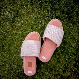 Brand new kids girls sandal. Size 3